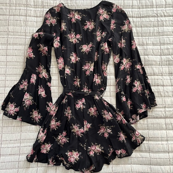 American Eagle Women’s (XS) Shorts Romper - Picture 3 of 3